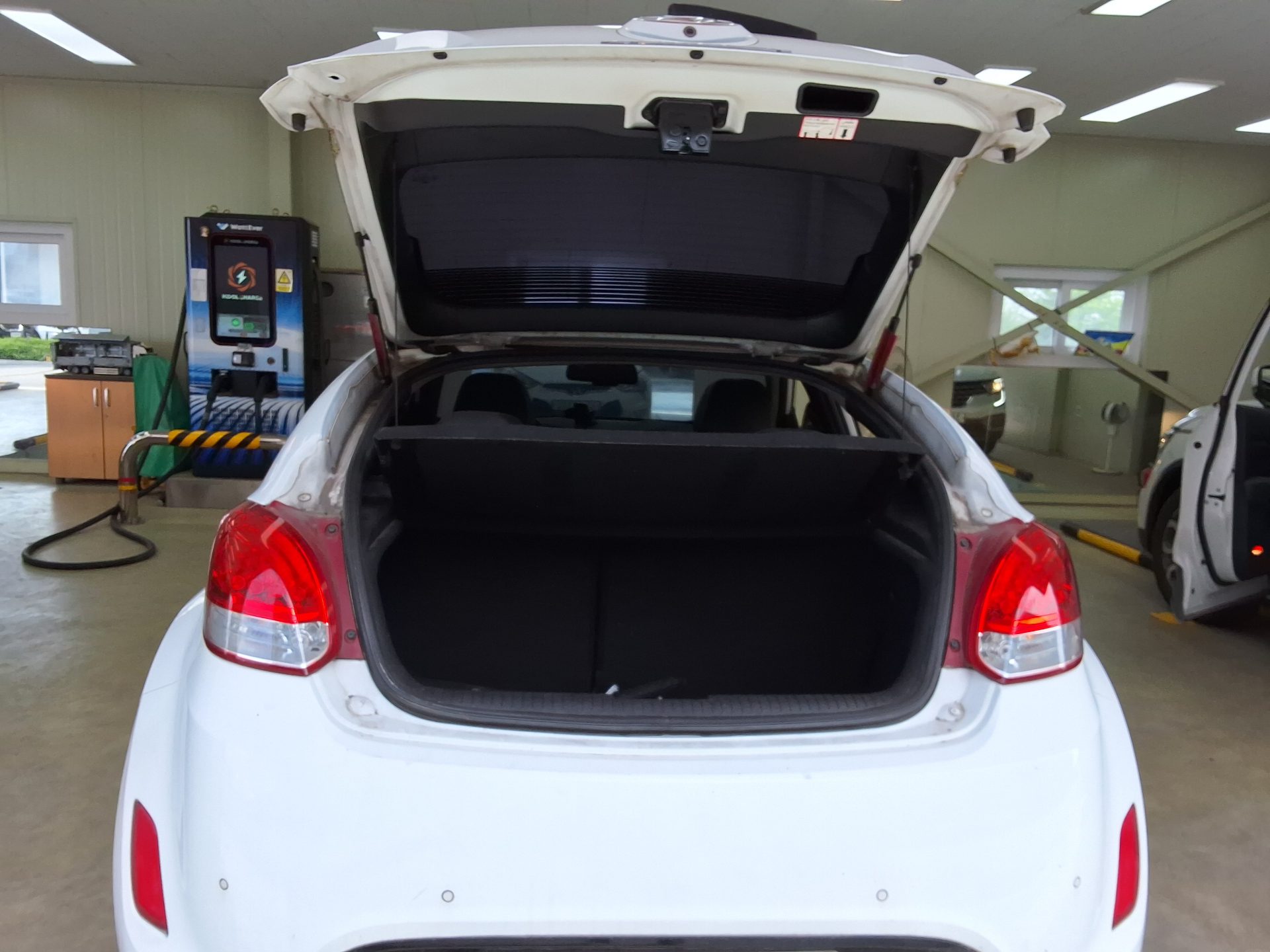 2013 - hyundai veloster