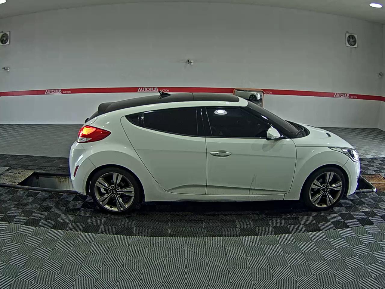 2013 - hyundai veloster