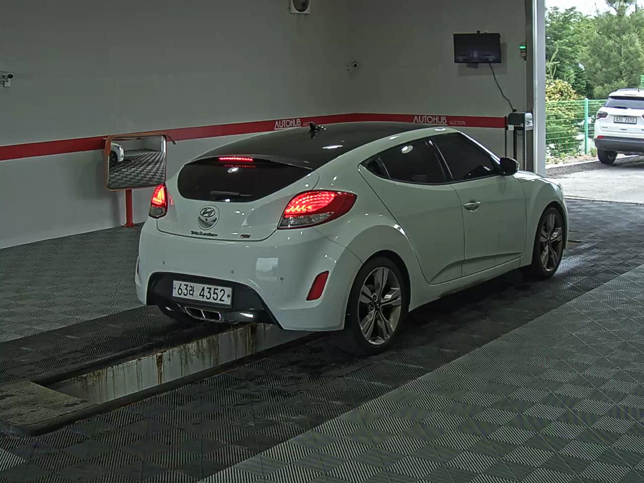 2013 - hyundai veloster