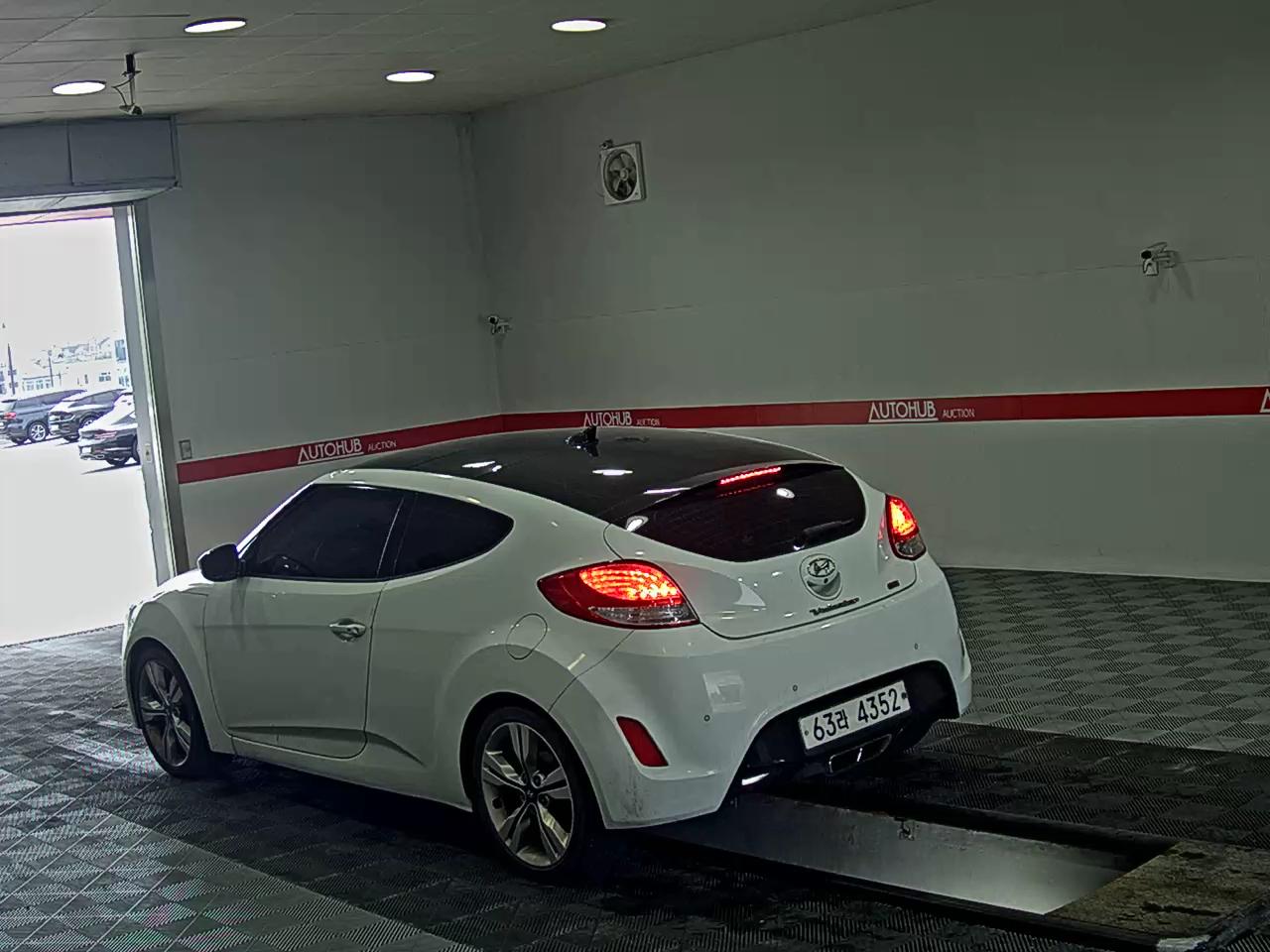 2013 - hyundai veloster