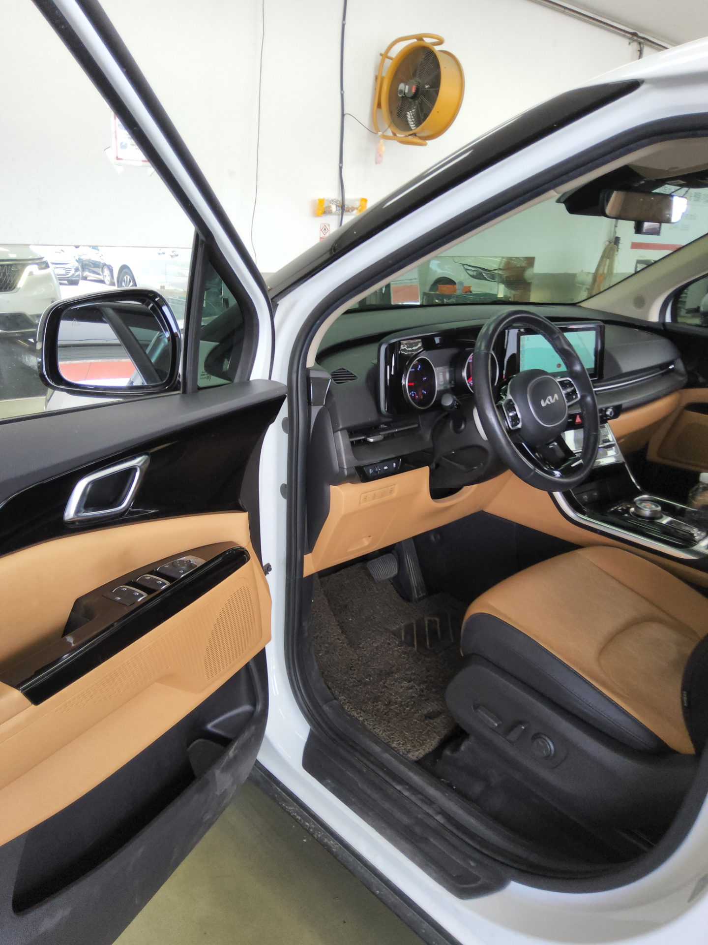2023 - kia carnival