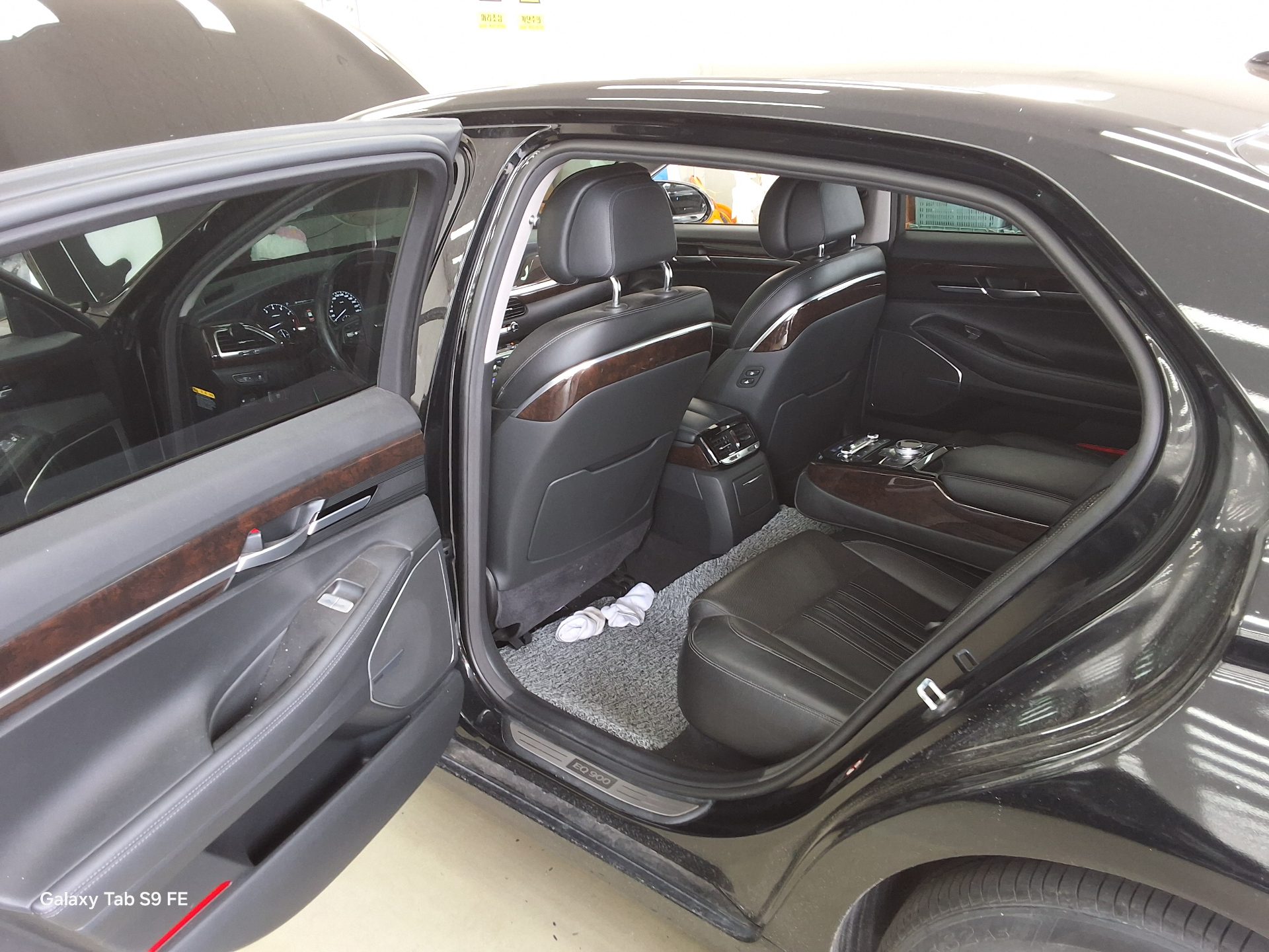 2016 - genesis eq900