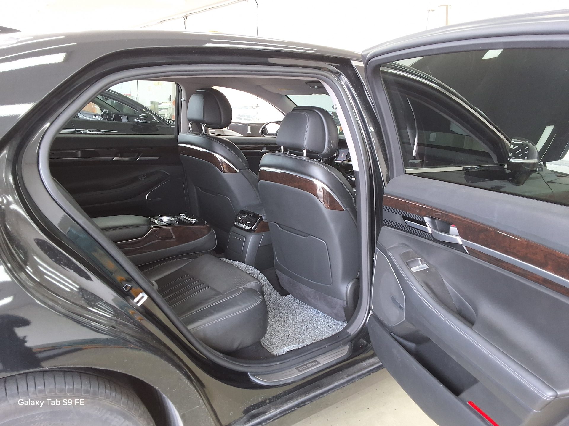 2016 - genesis eq900