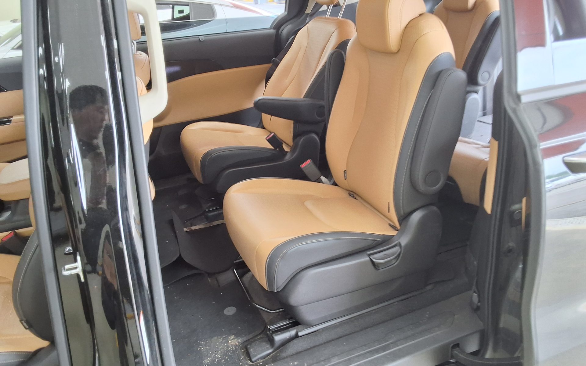 2023 - kia carnival