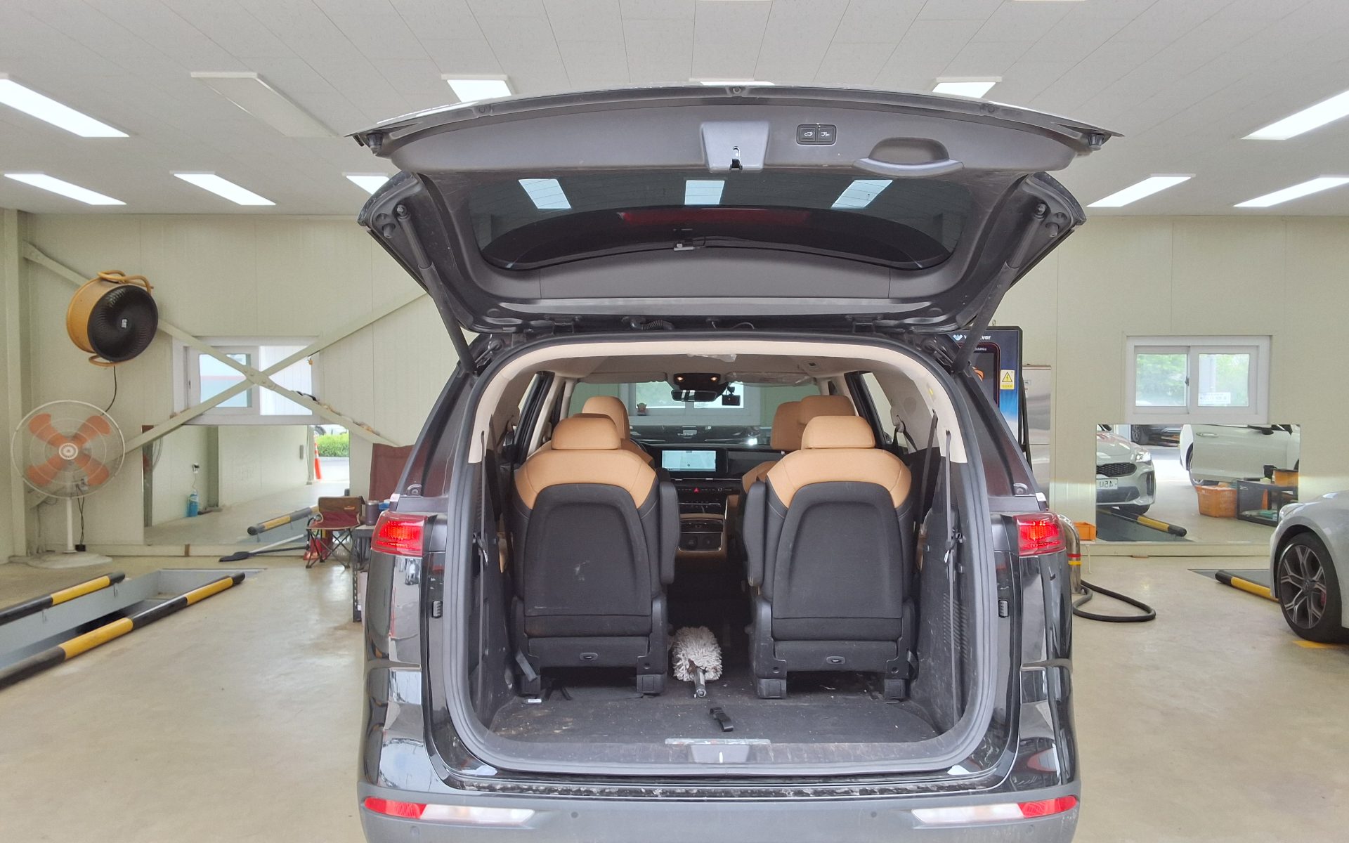 2023 - kia carnival