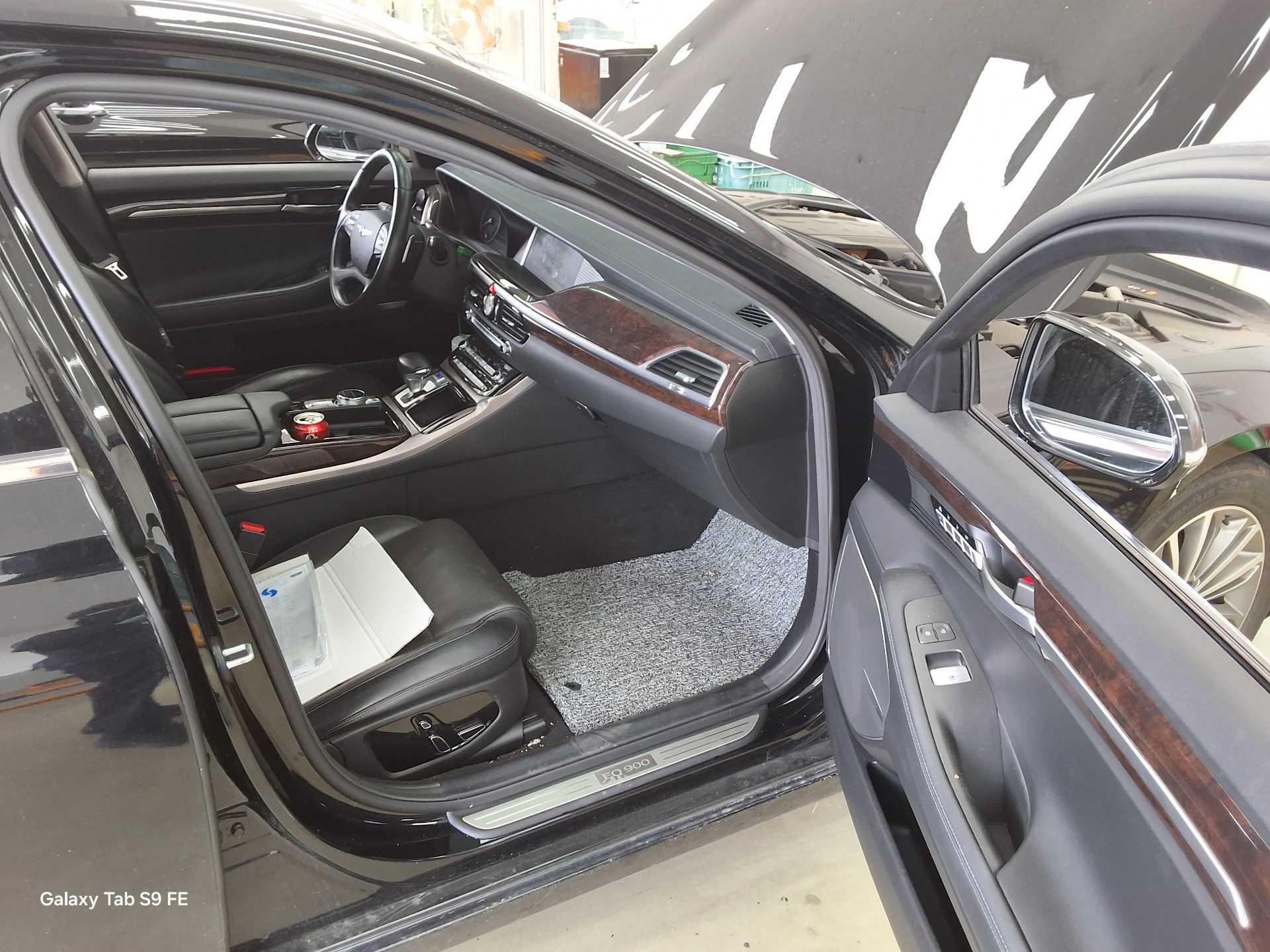 2016 - genesis eq900