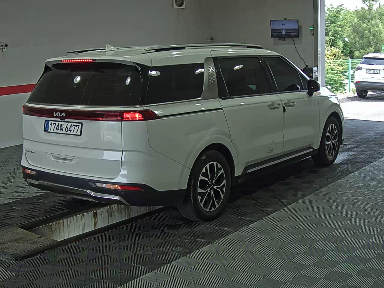 2023 - kia carnival