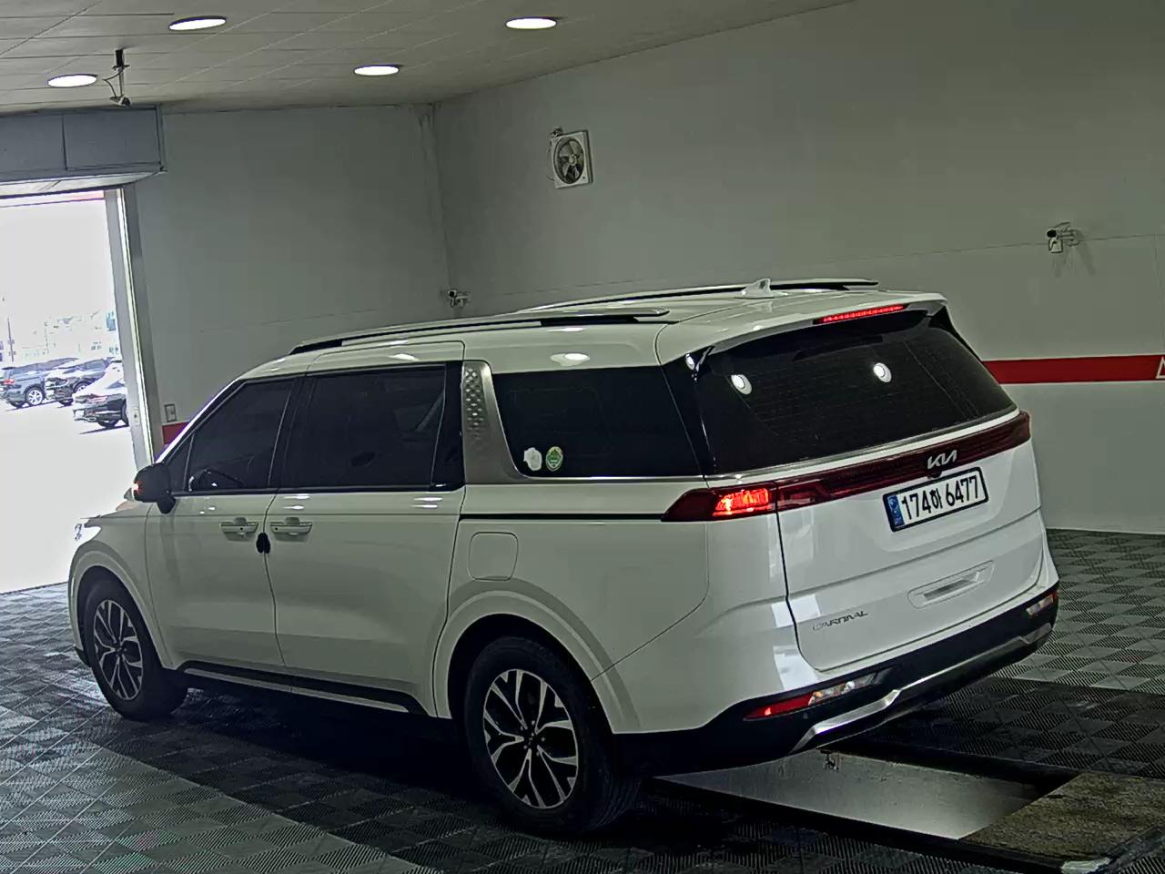 2023 - kia carnival
