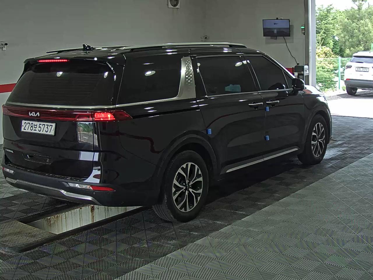 2023 - kia carnival