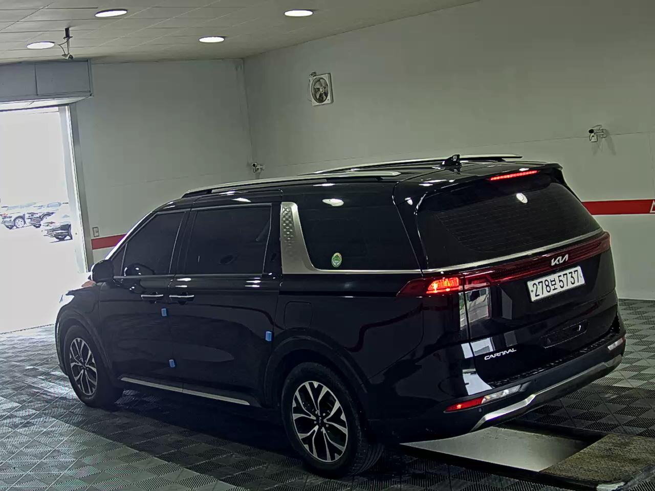 2023 - kia carnival