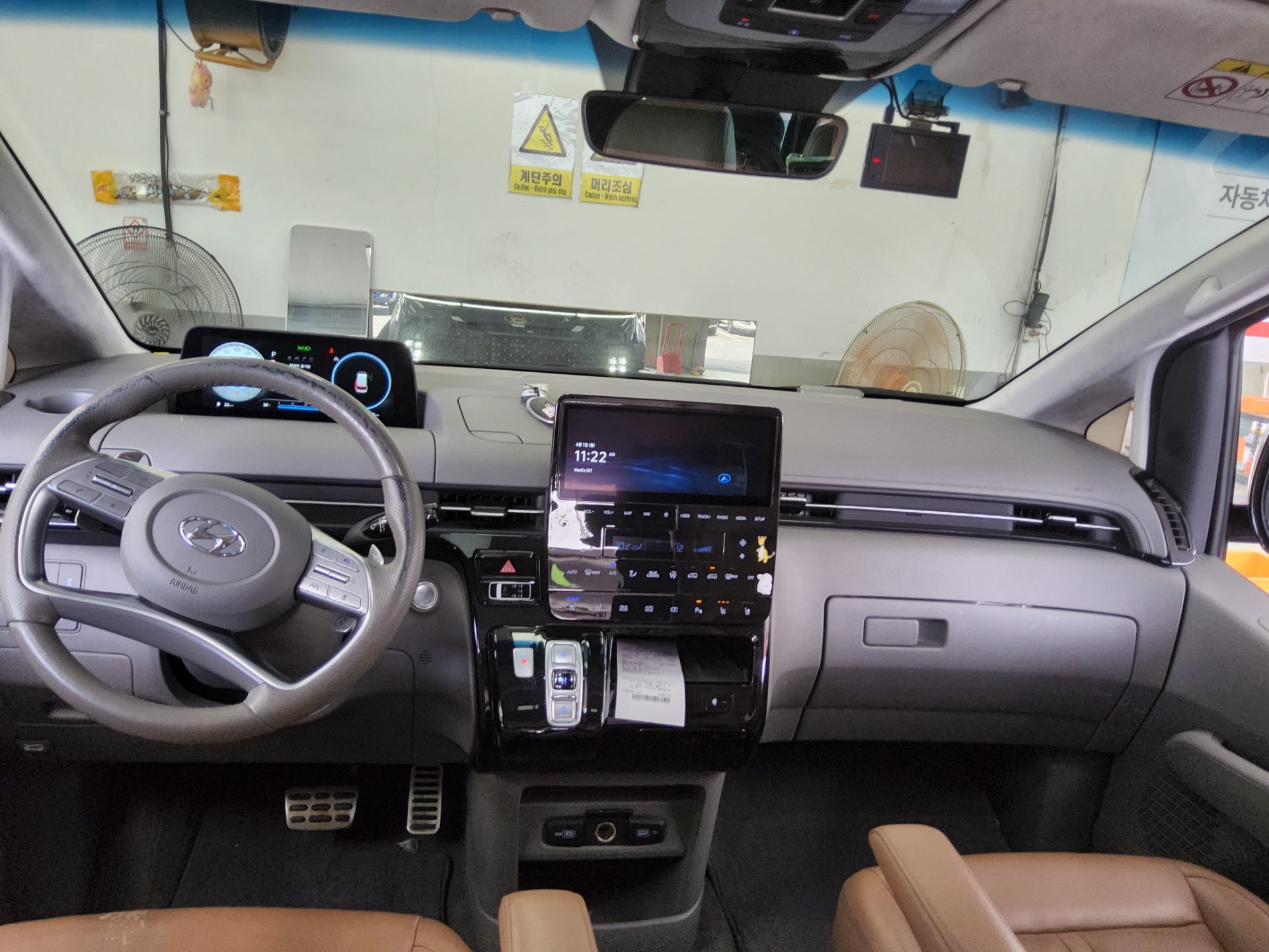 2022 - hyundai staria