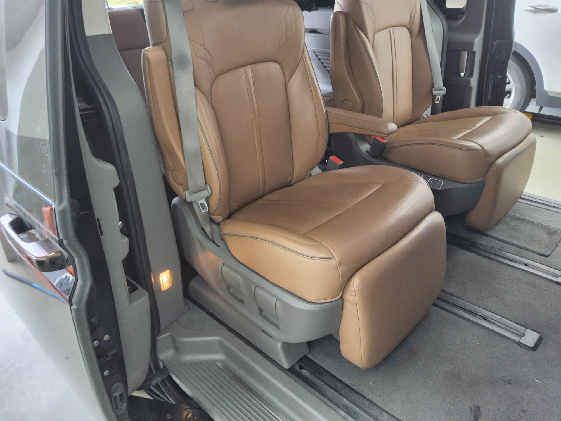2022 - hyundai staria