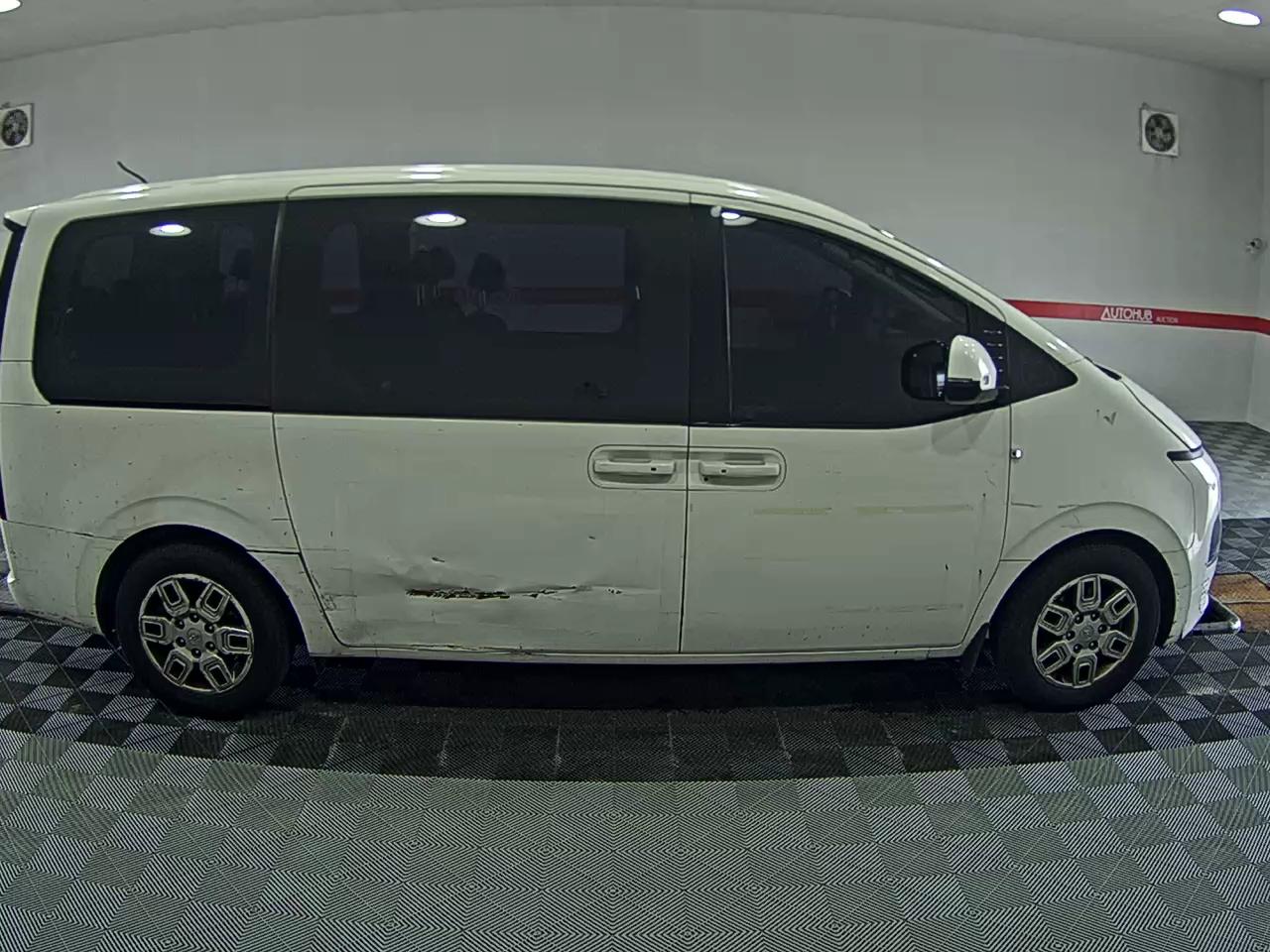 2022 - hyundai staria