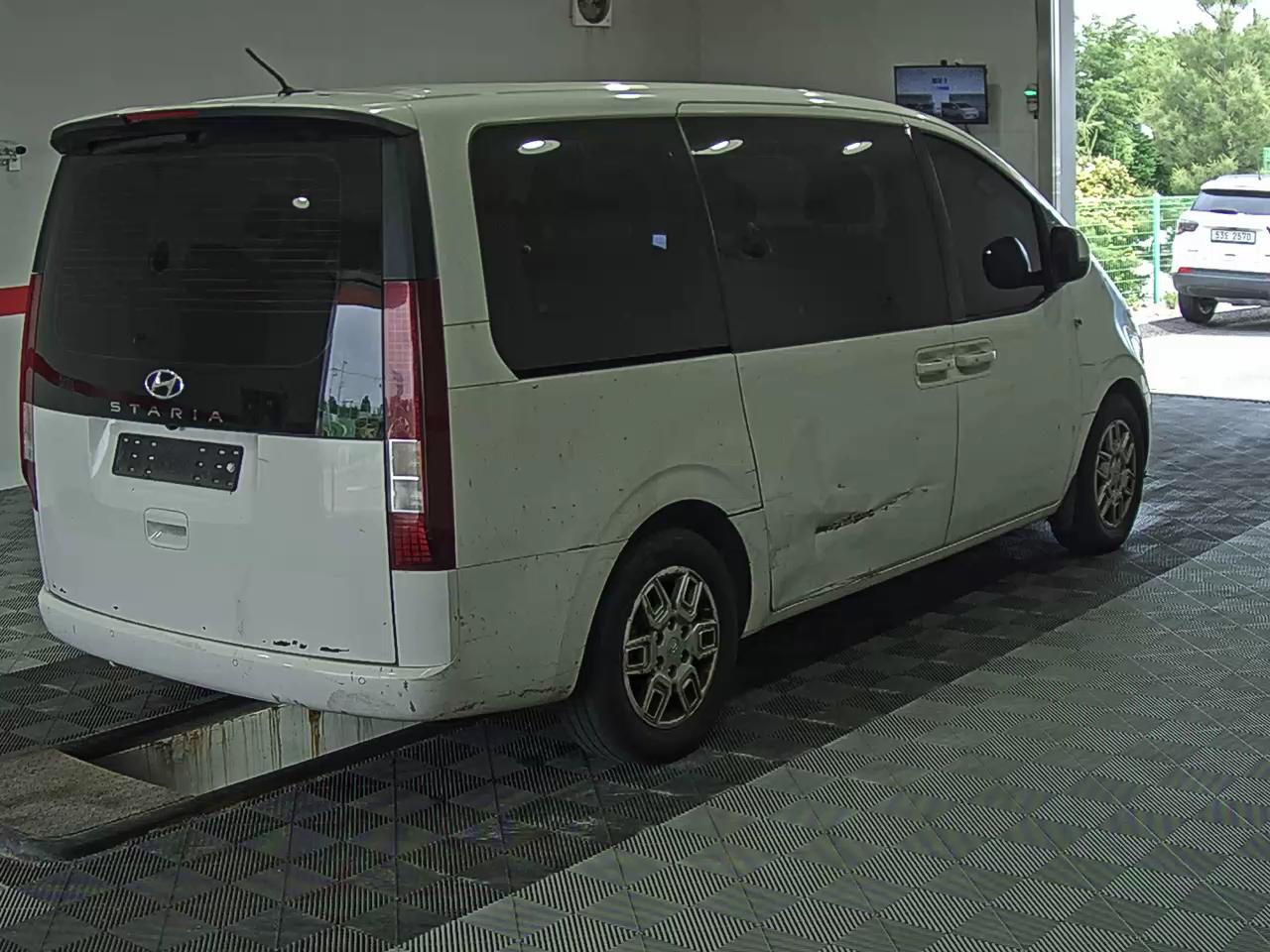 2022 - hyundai staria