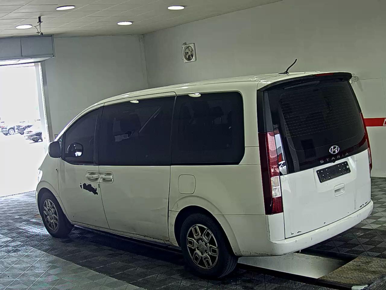2022 - hyundai staria
