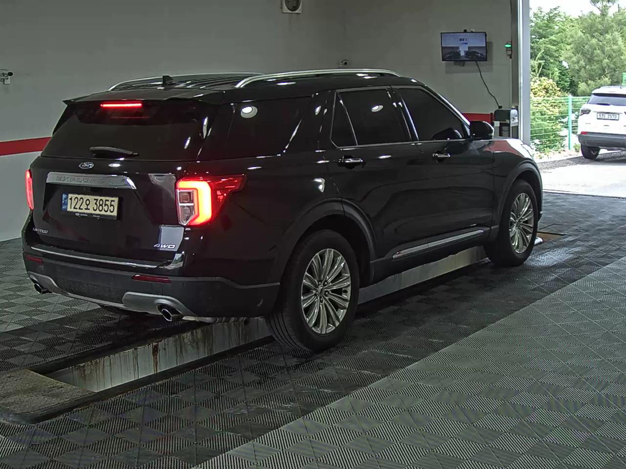 2022 - ford explorer