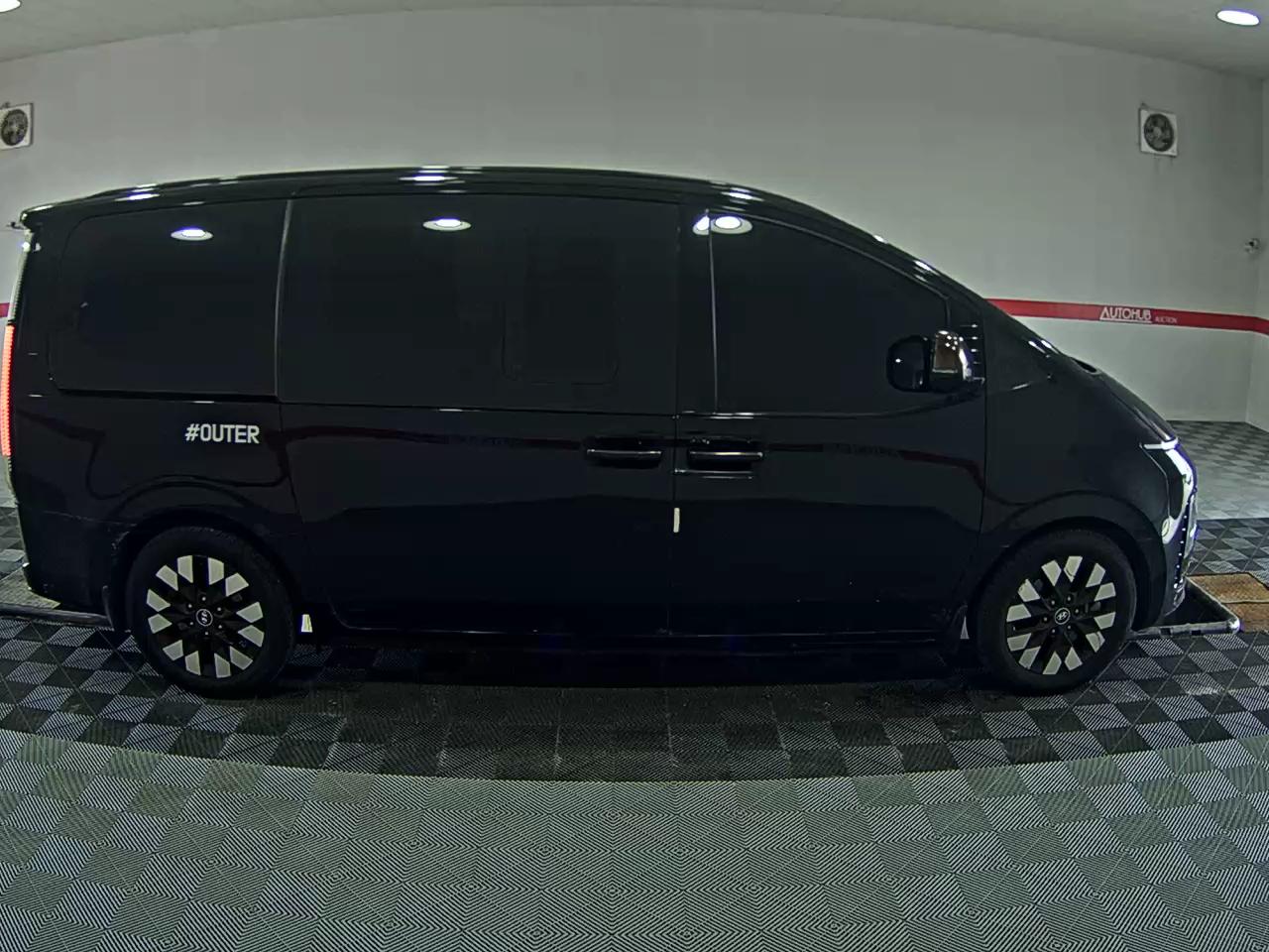 2022 - hyundai staria