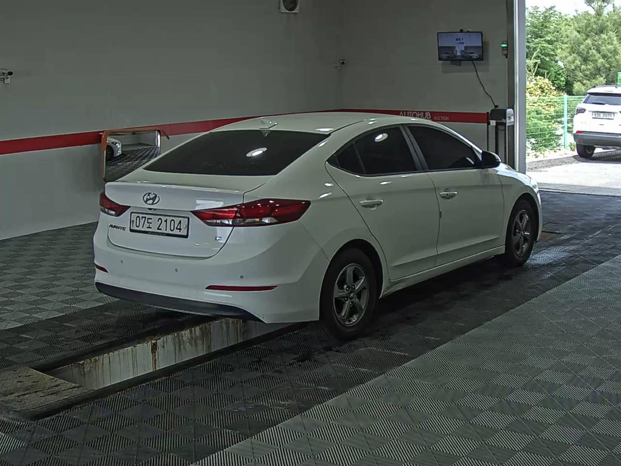 2018 - hyundai avante