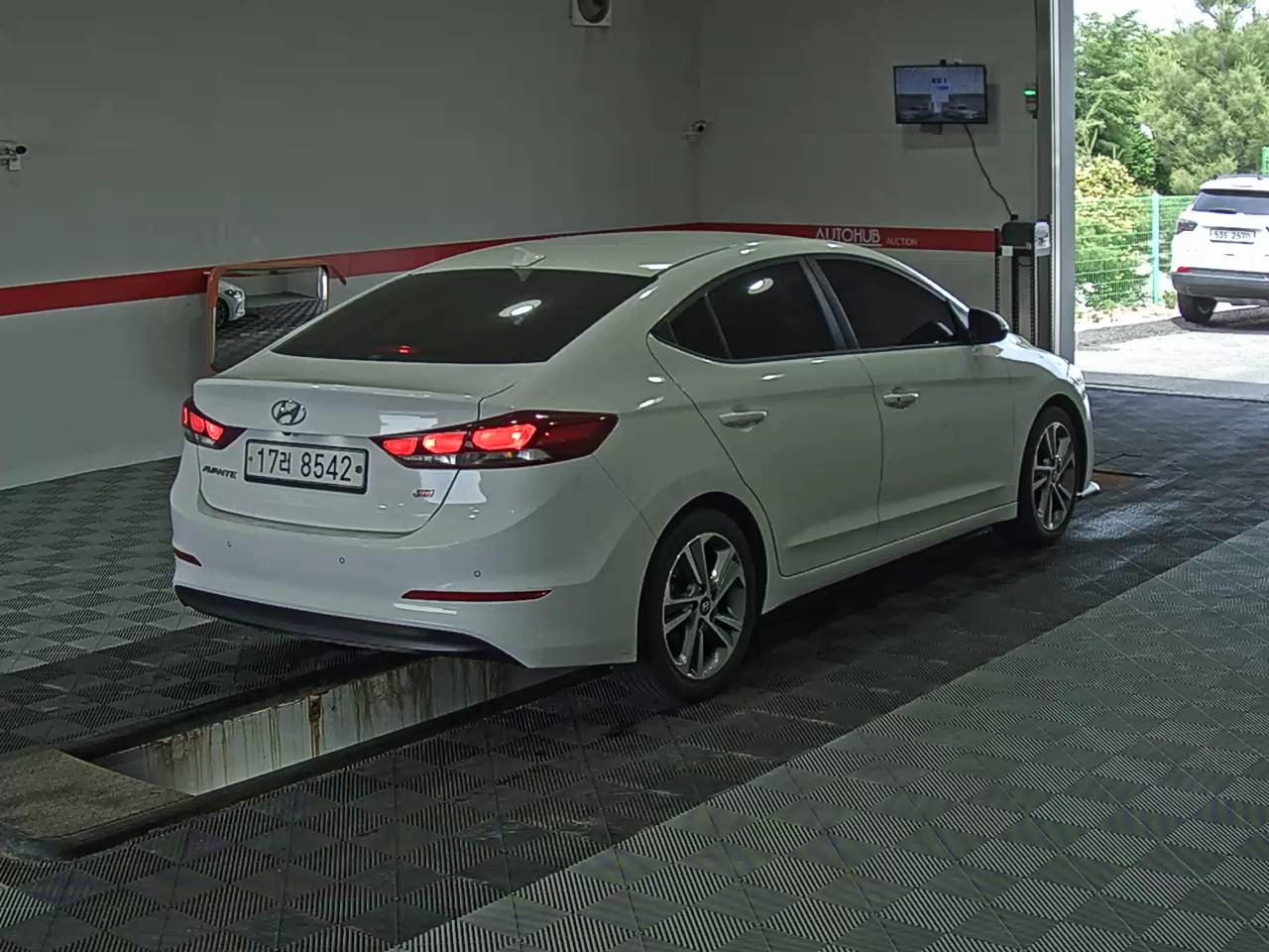 2017 - hyundai avante