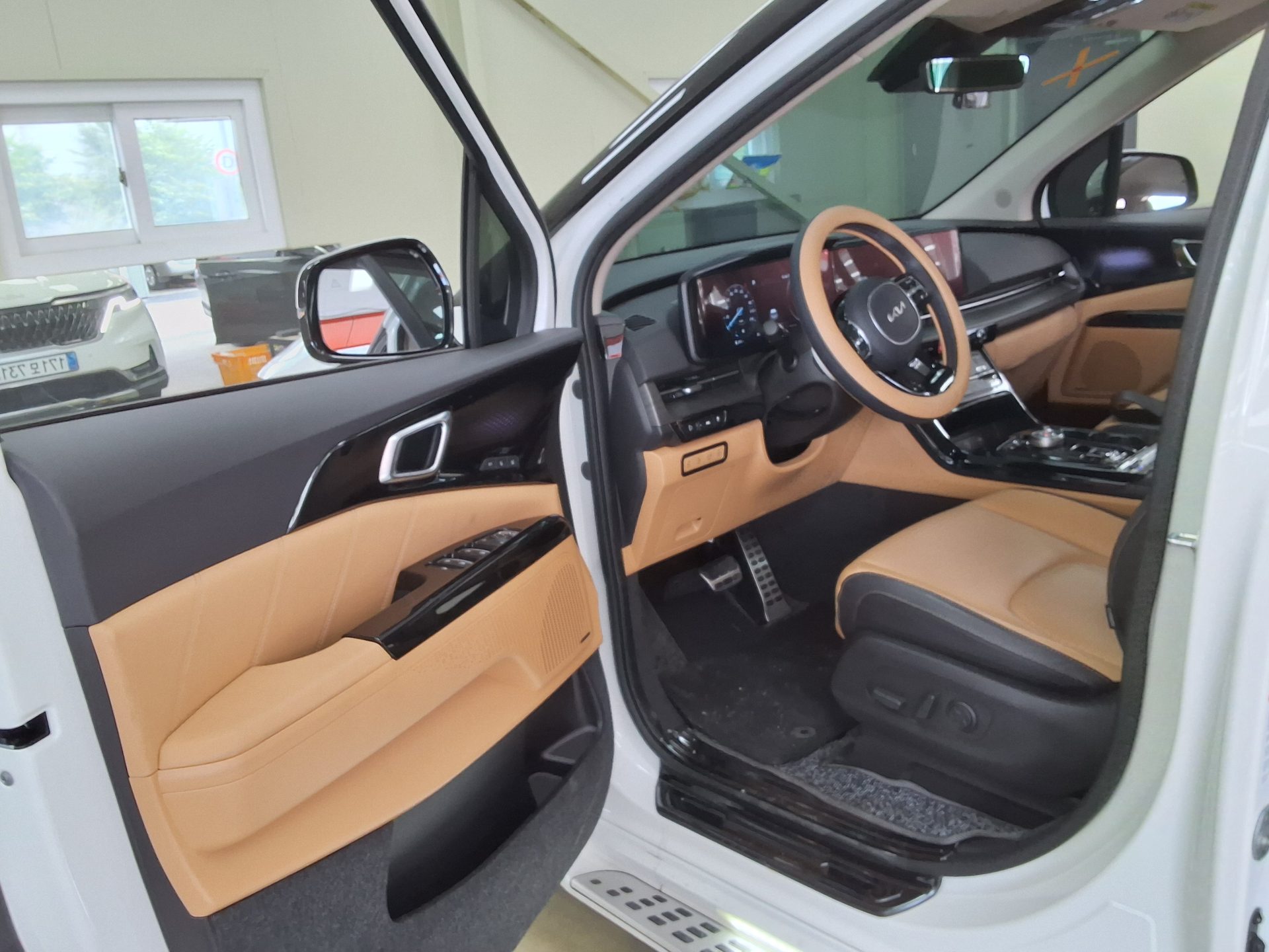 2023 - kia carnival