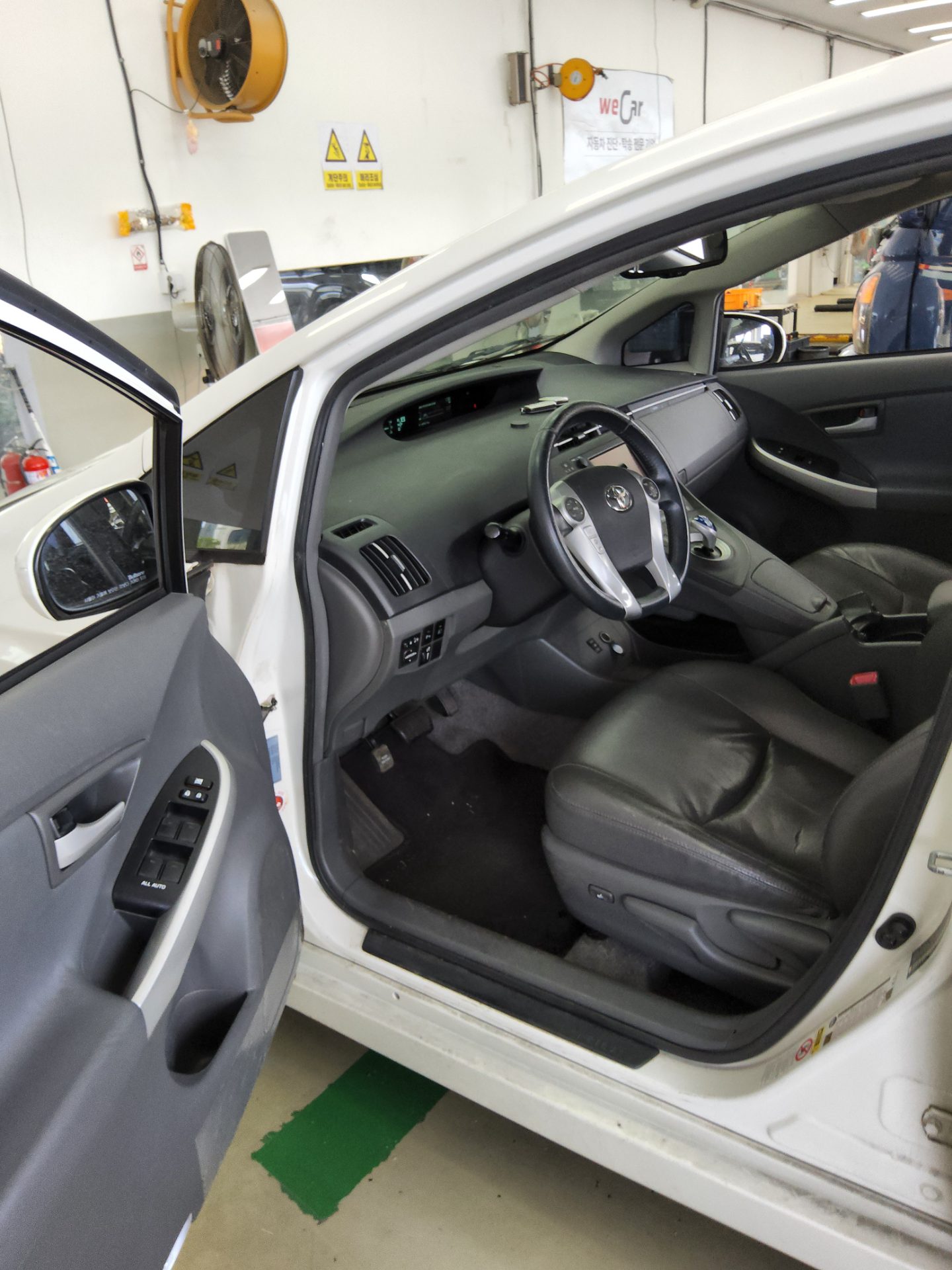 2011 - toyota prius