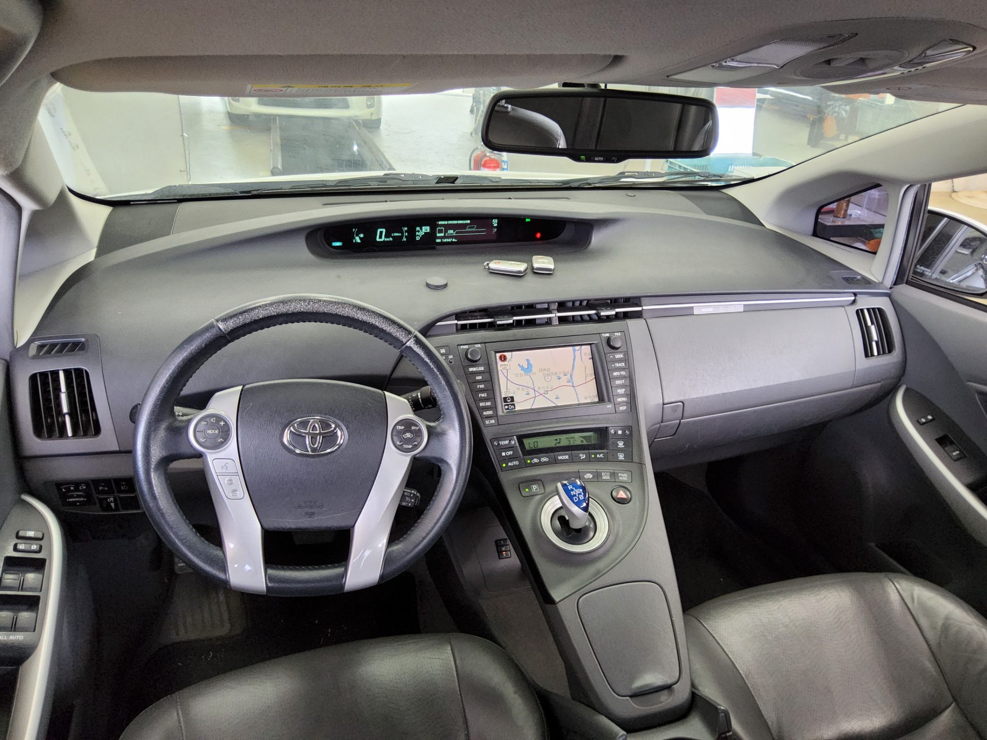 2011 - toyota prius
