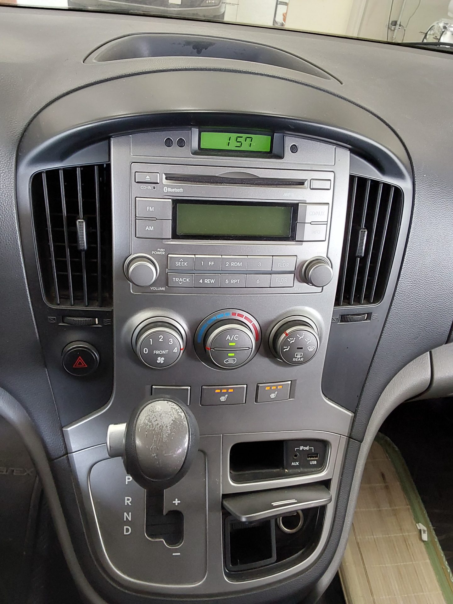 2012 - hyundai grand starex