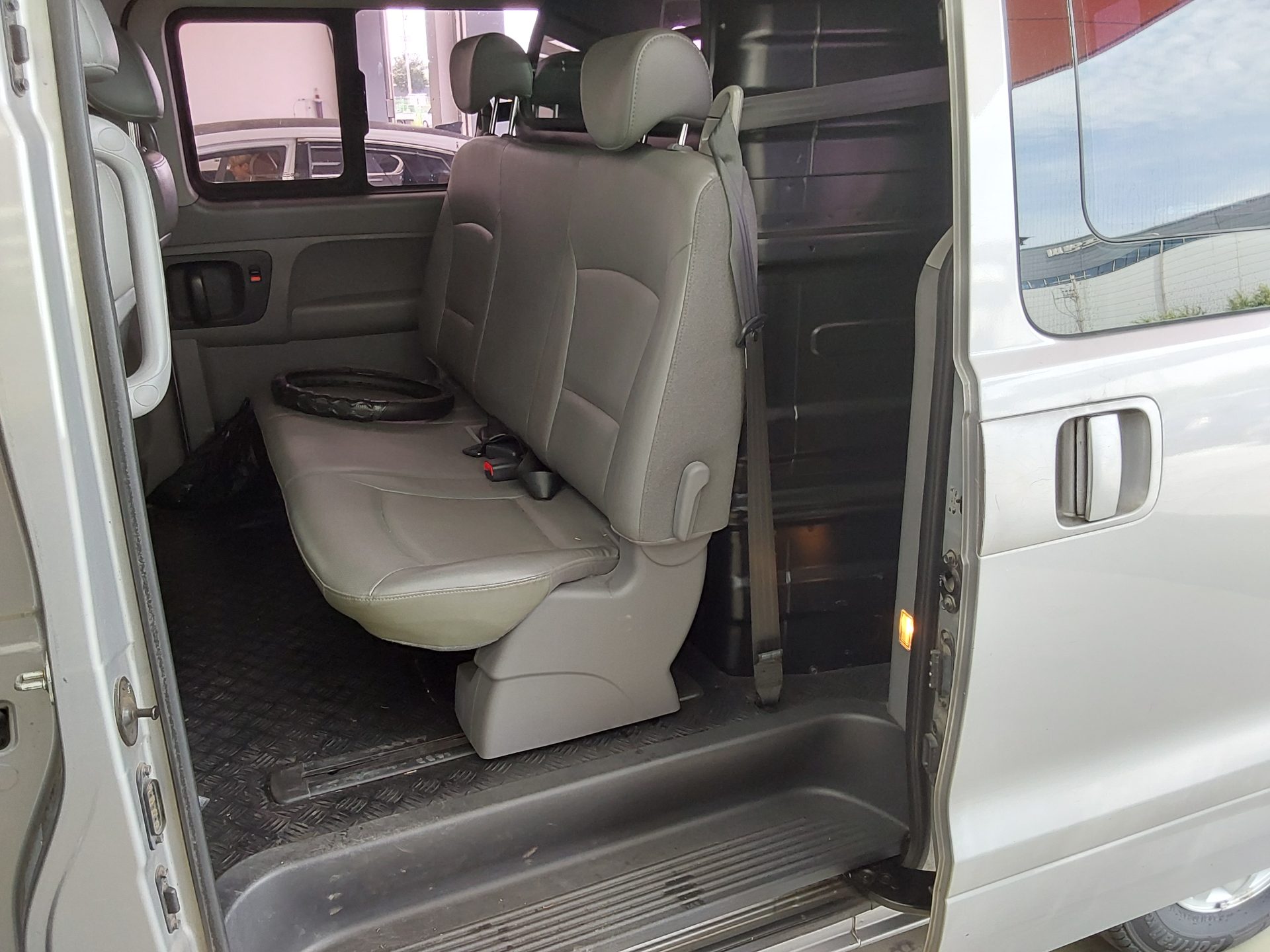 2012 - hyundai grand starex