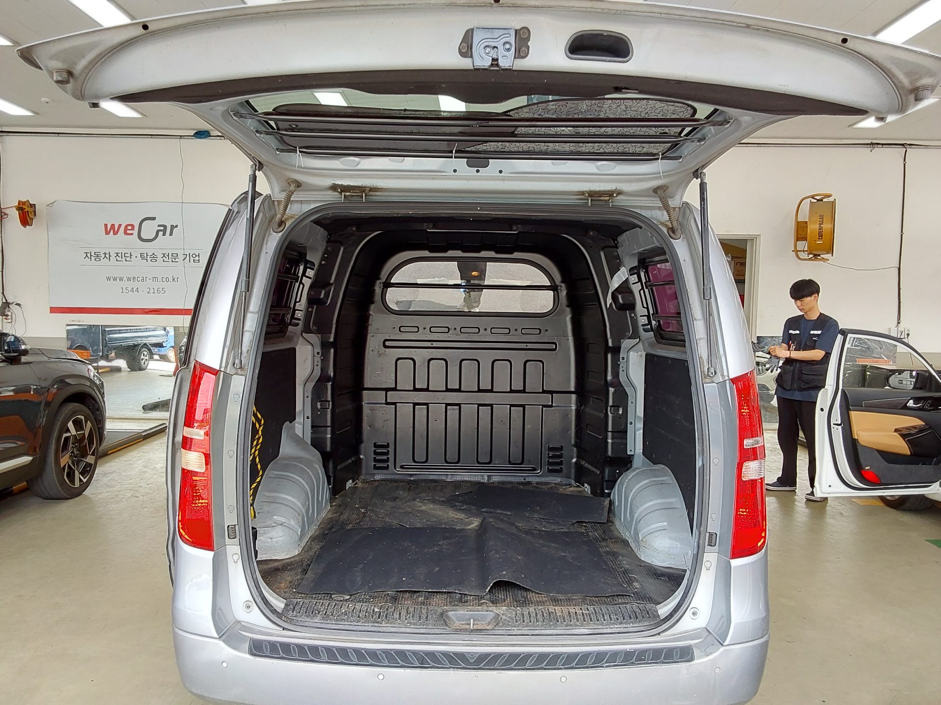 2012 - hyundai grand starex