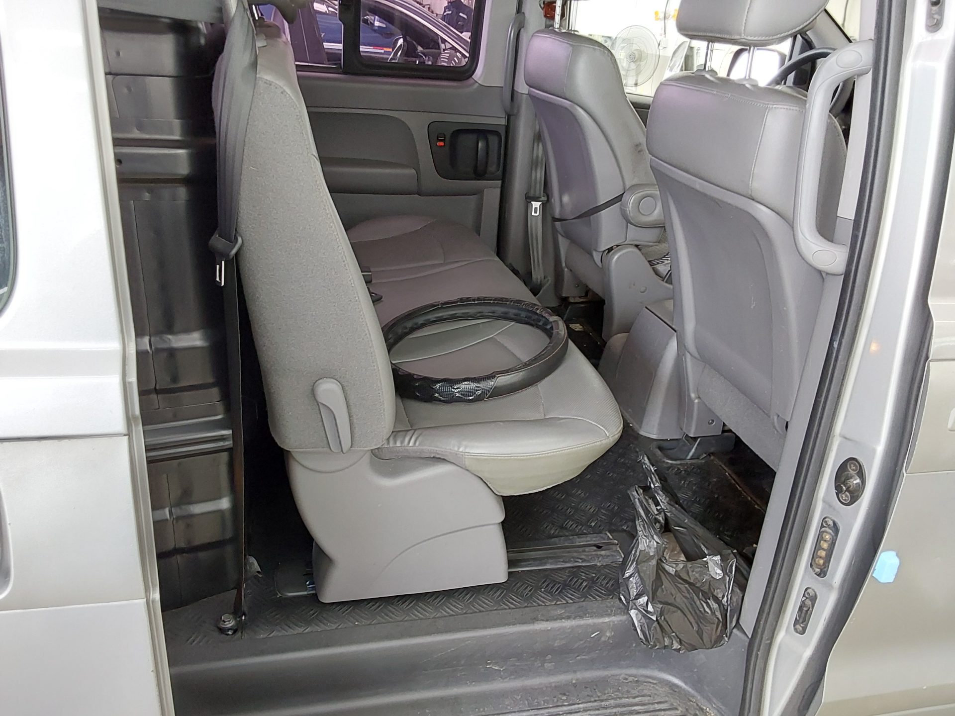 2012 - hyundai grand starex