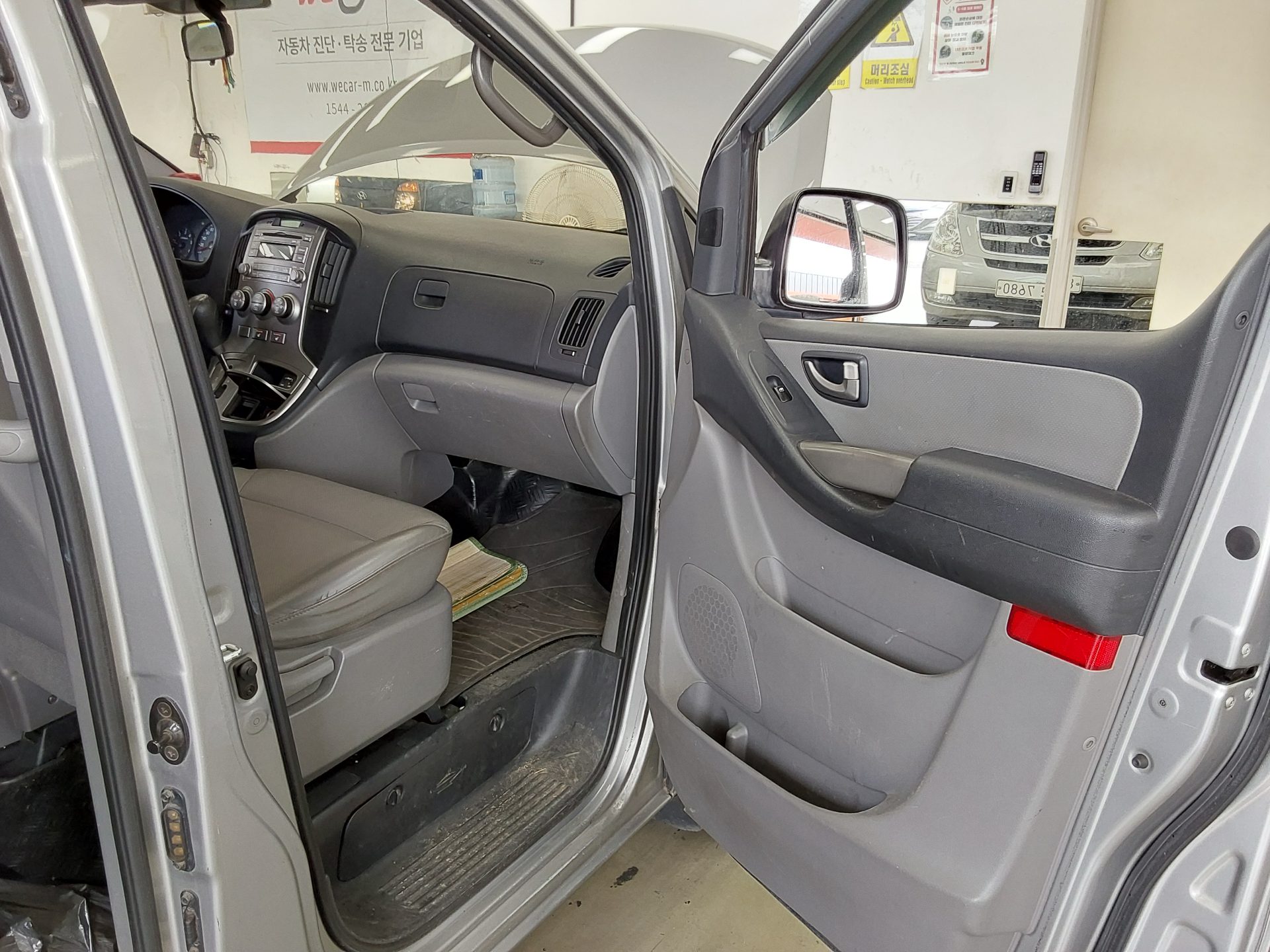 2012 - hyundai grand starex