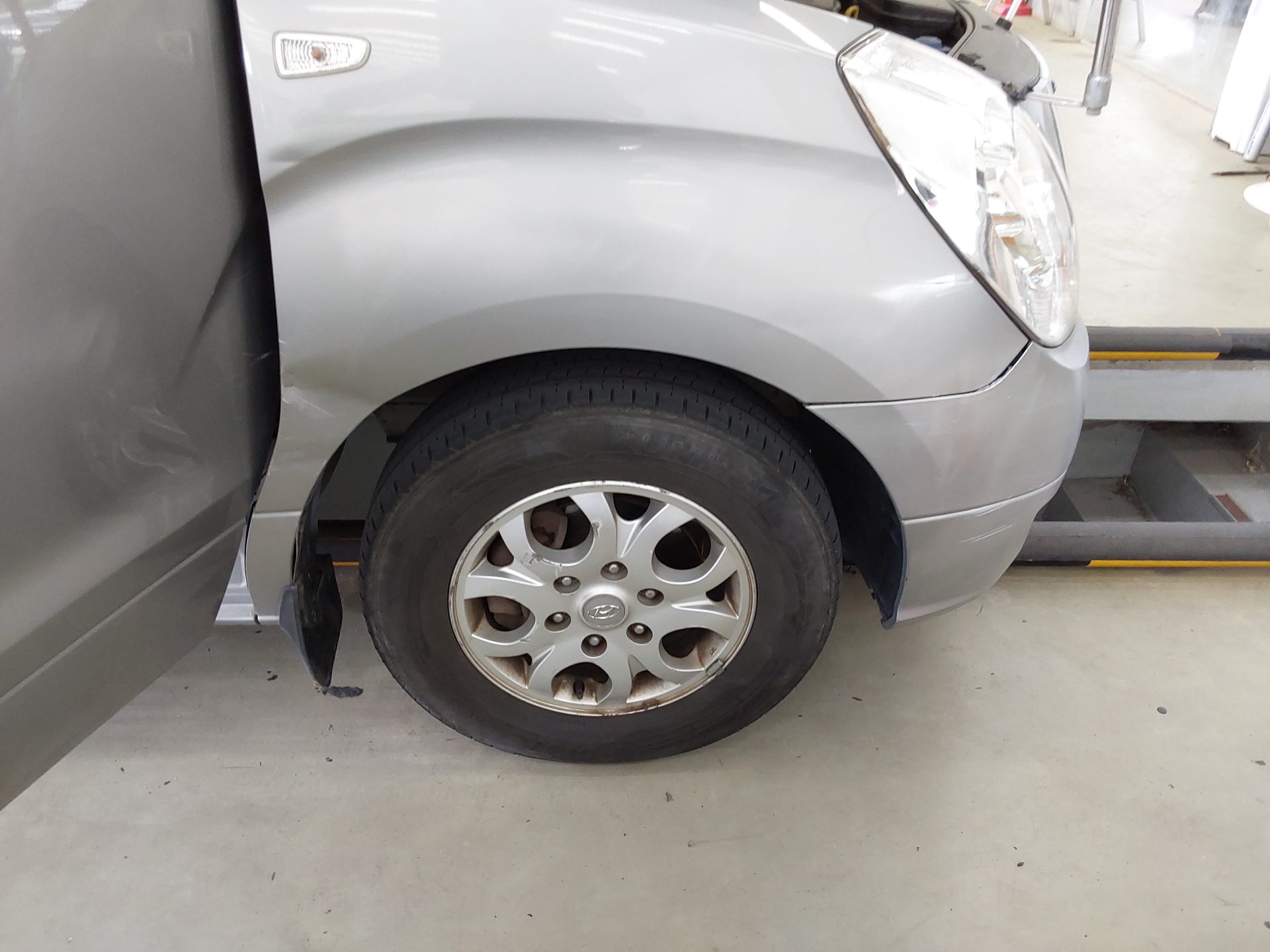 2012 - hyundai grand starex