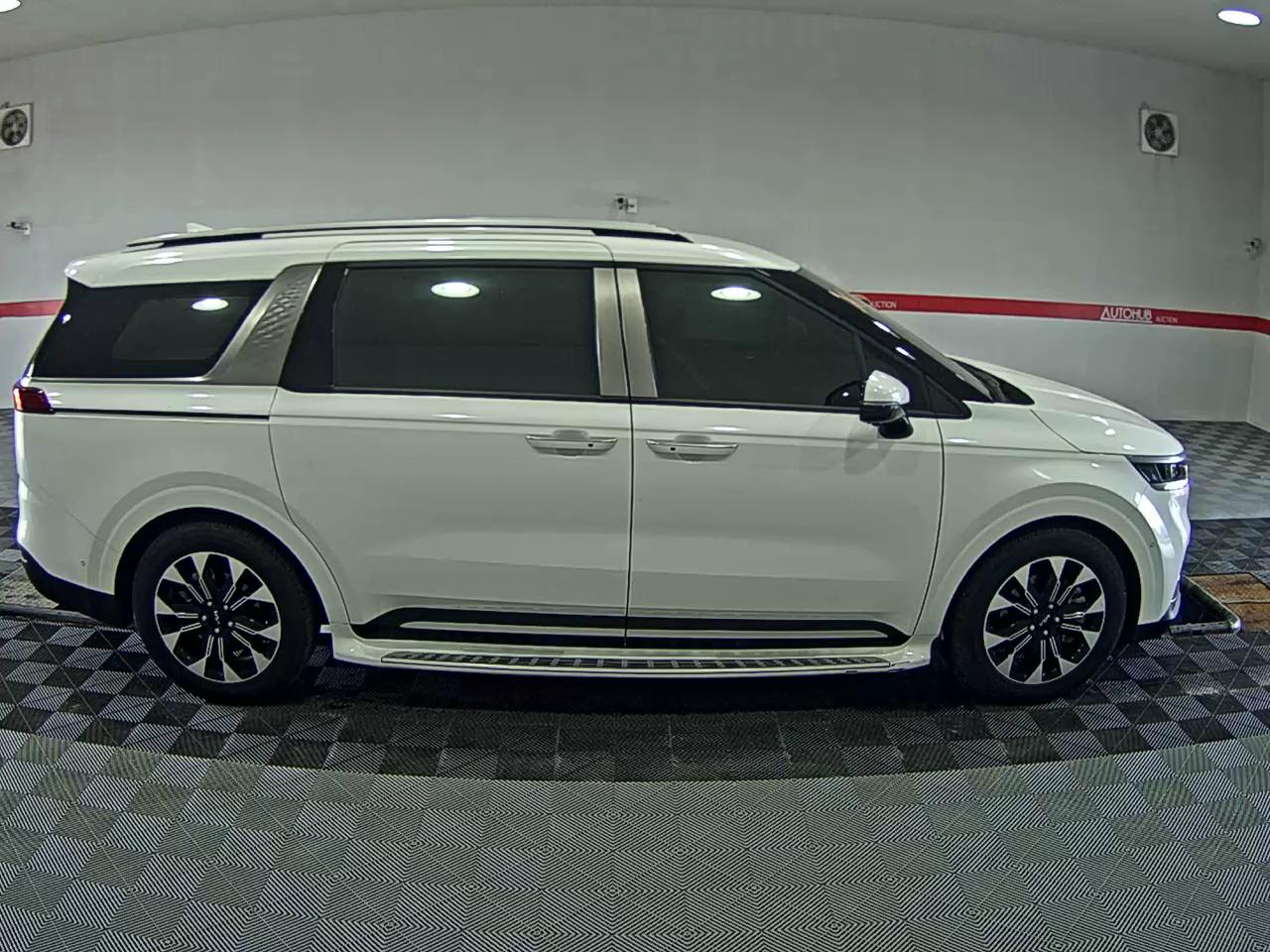 2023 - kia carnival