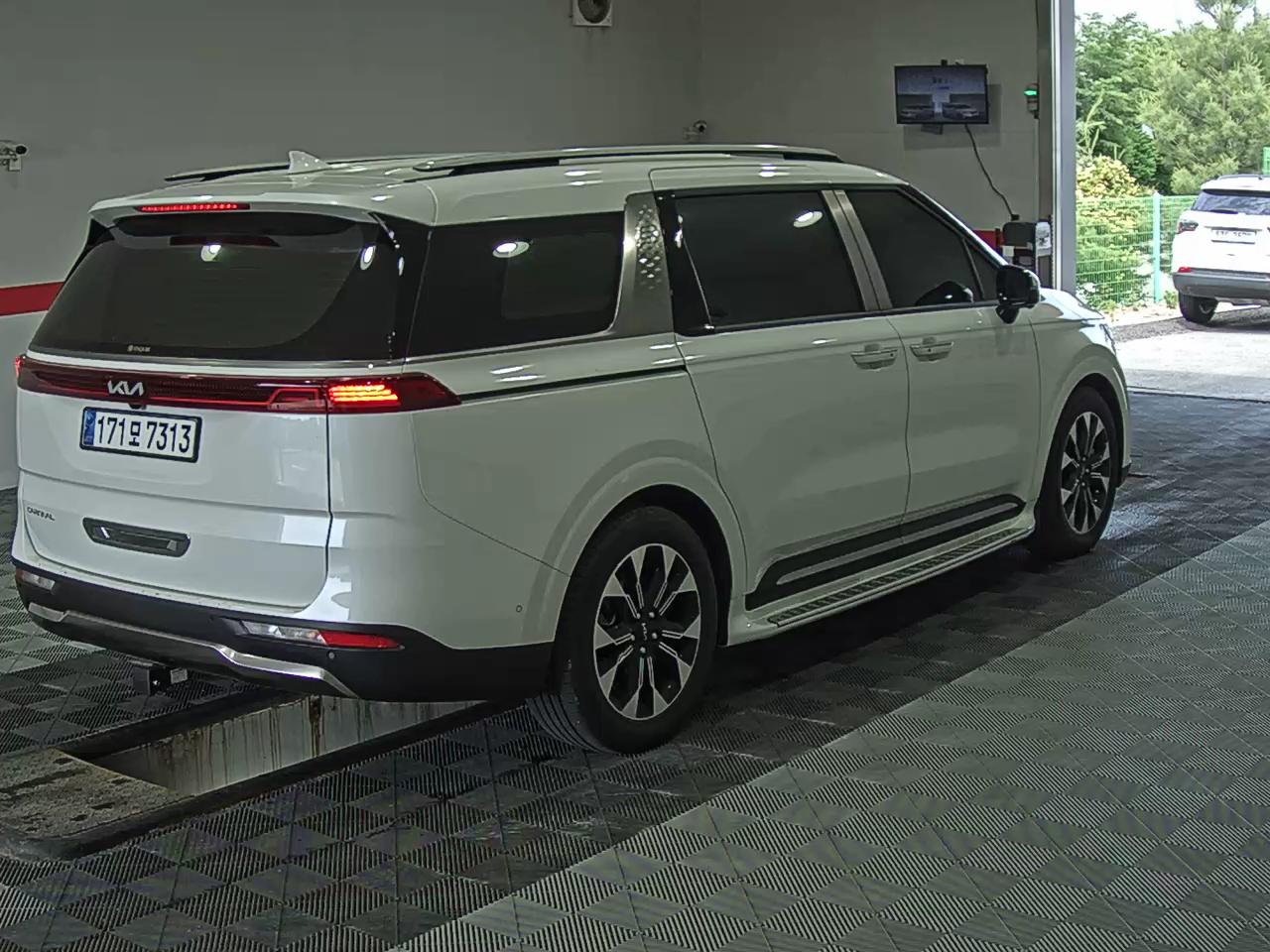 2023 - kia carnival