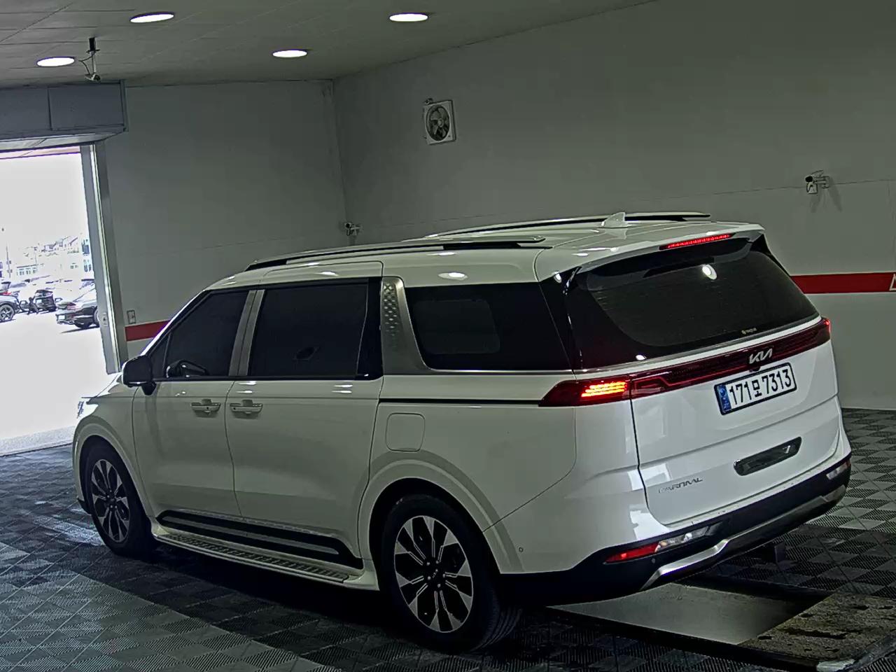 2023 - kia carnival