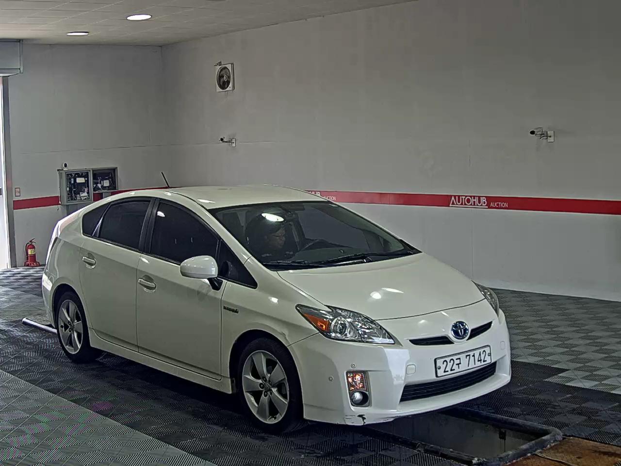 2011 - toyota prius