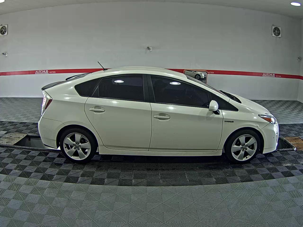 2011 - toyota prius