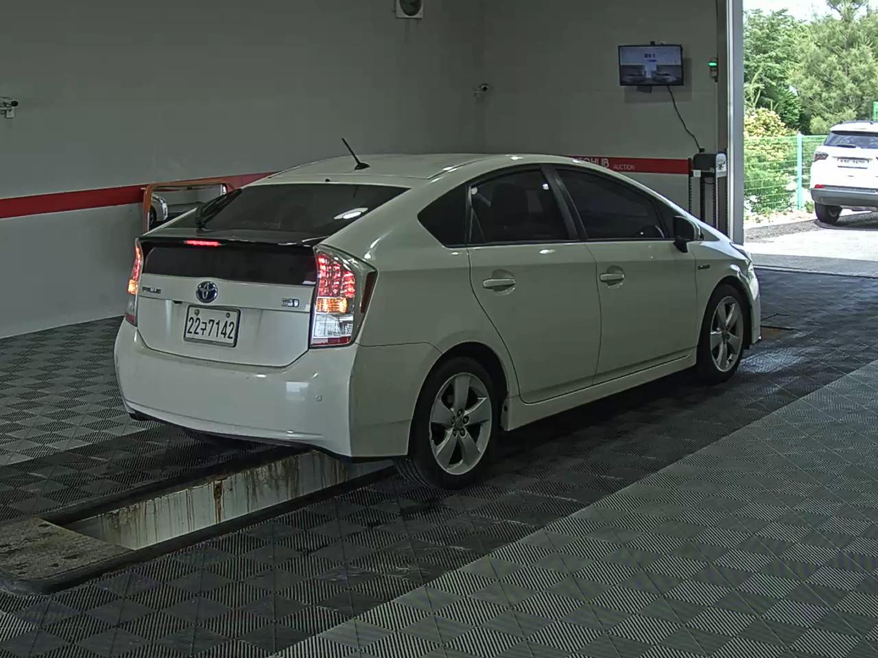 2011 - toyota prius