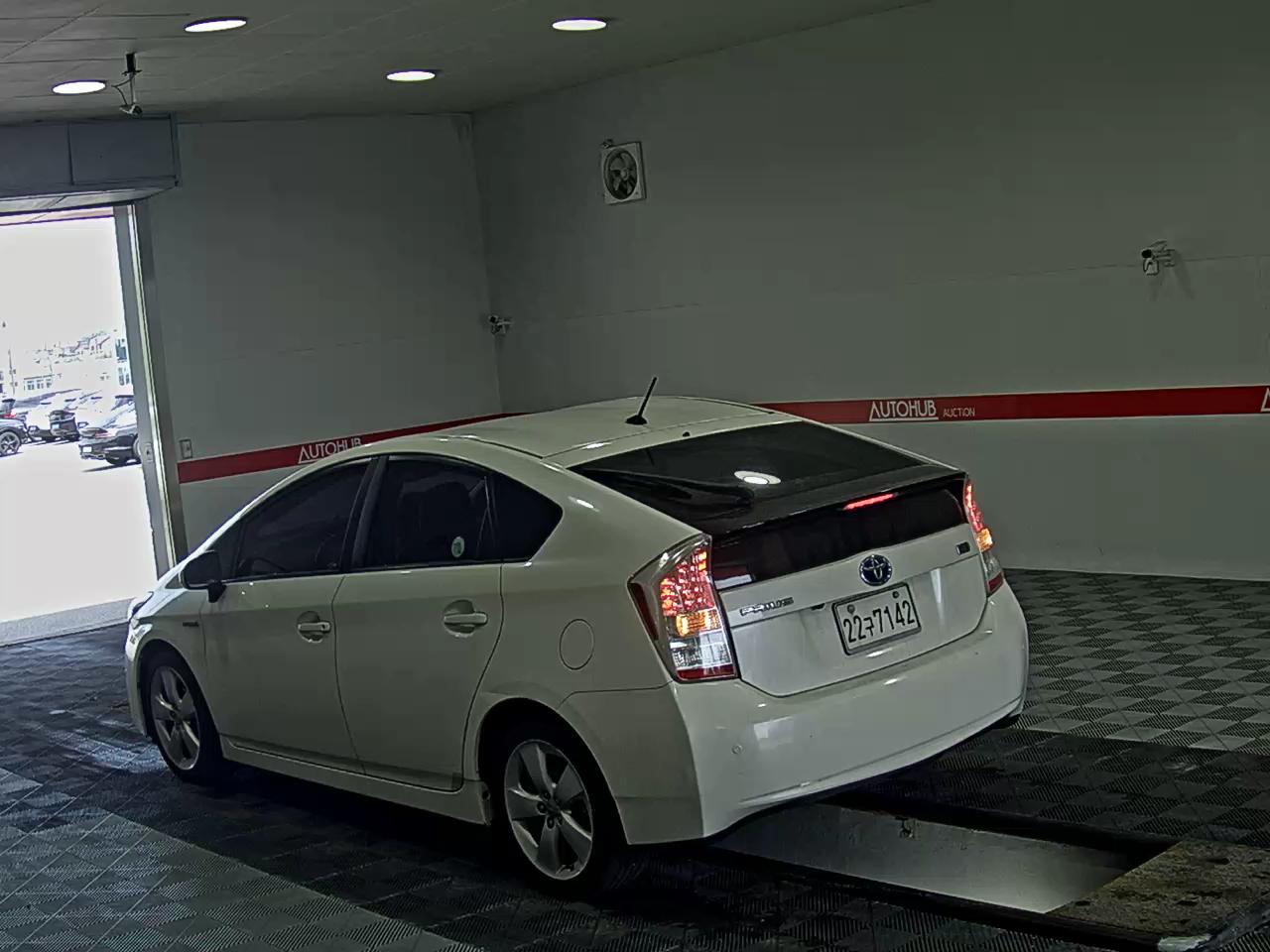 2011 - toyota prius