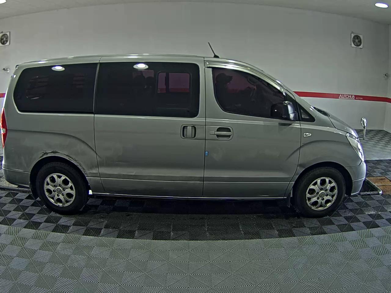 2012 - hyundai grand starex