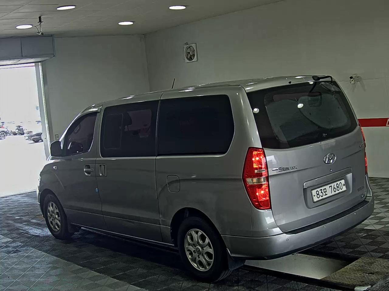 2012 - hyundai grand starex