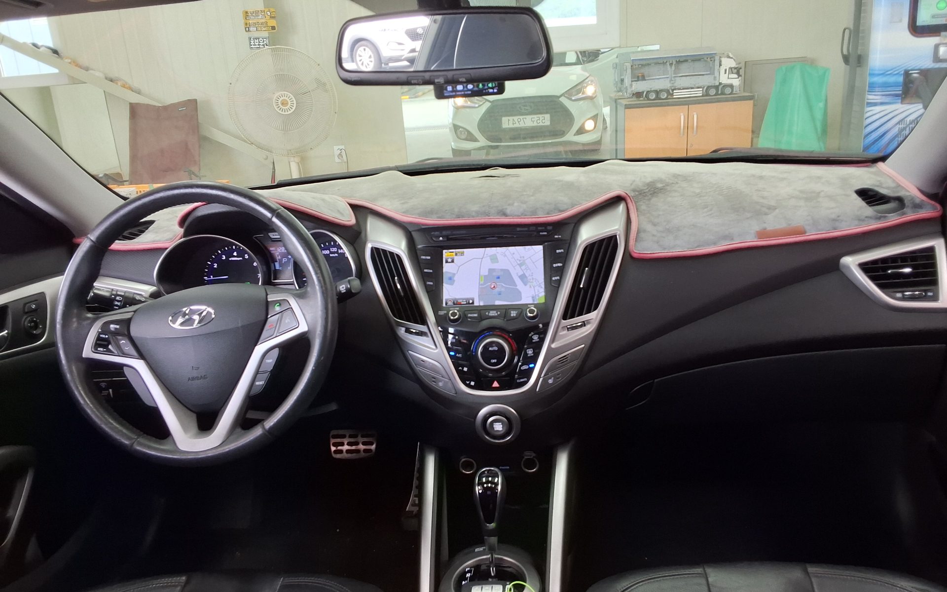 2012 - hyundai veloster