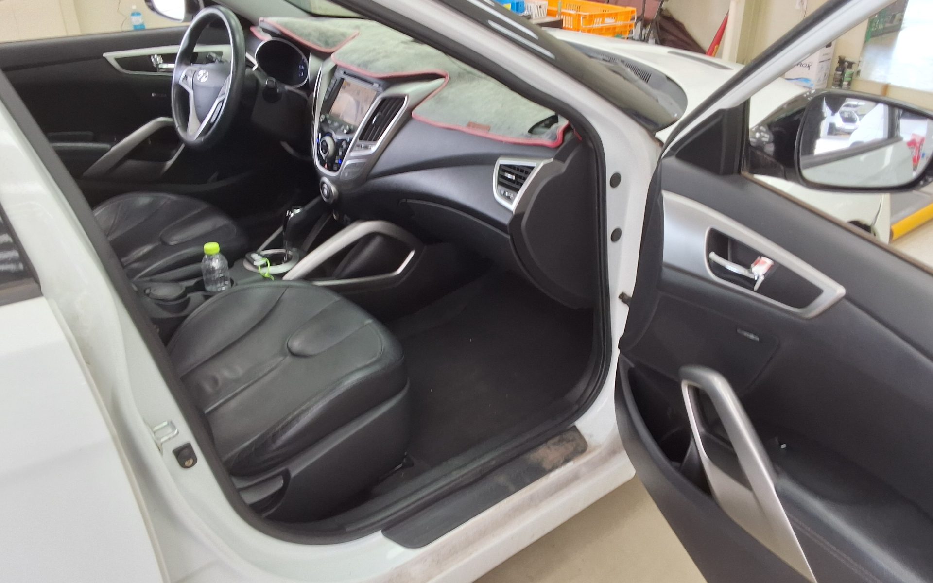 2012 - hyundai veloster