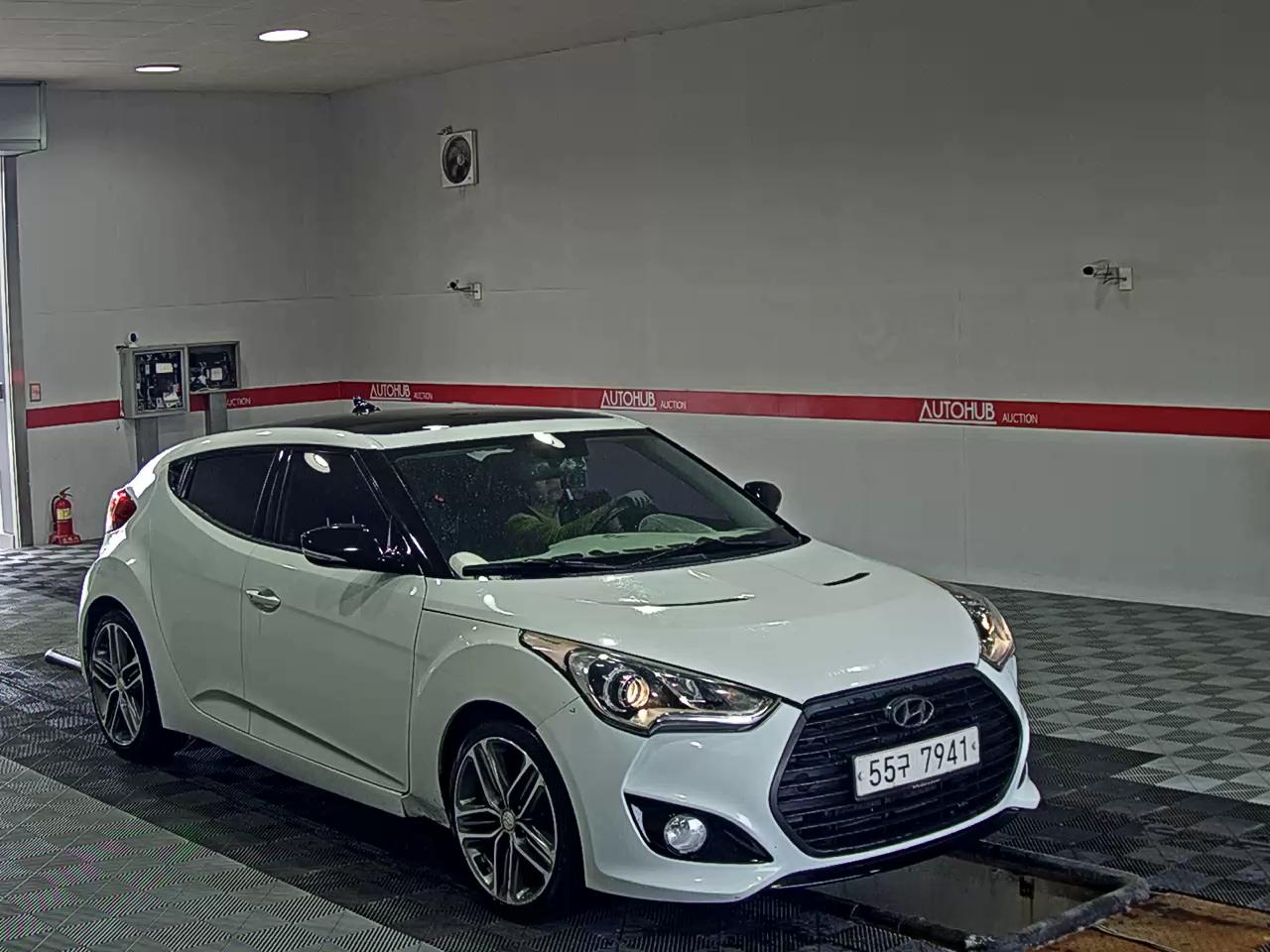 2012 - hyundai veloster