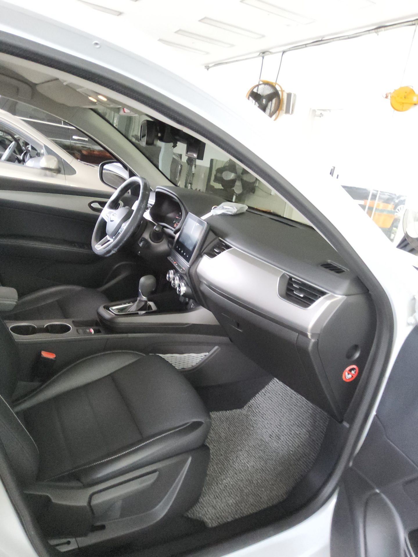 2023 - renault xm3