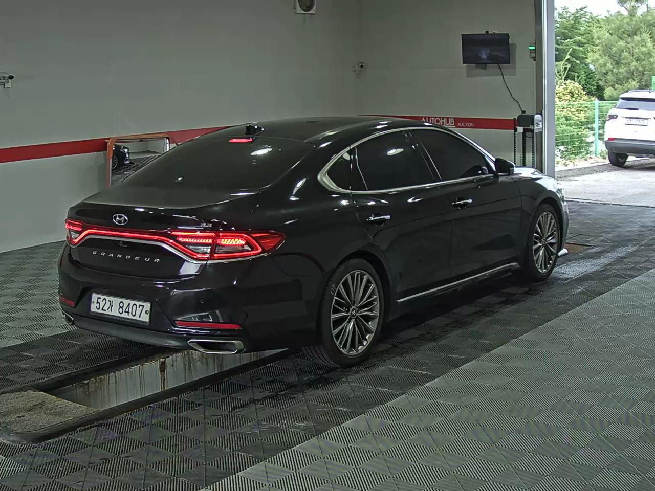2018 - hyundai grandeur
