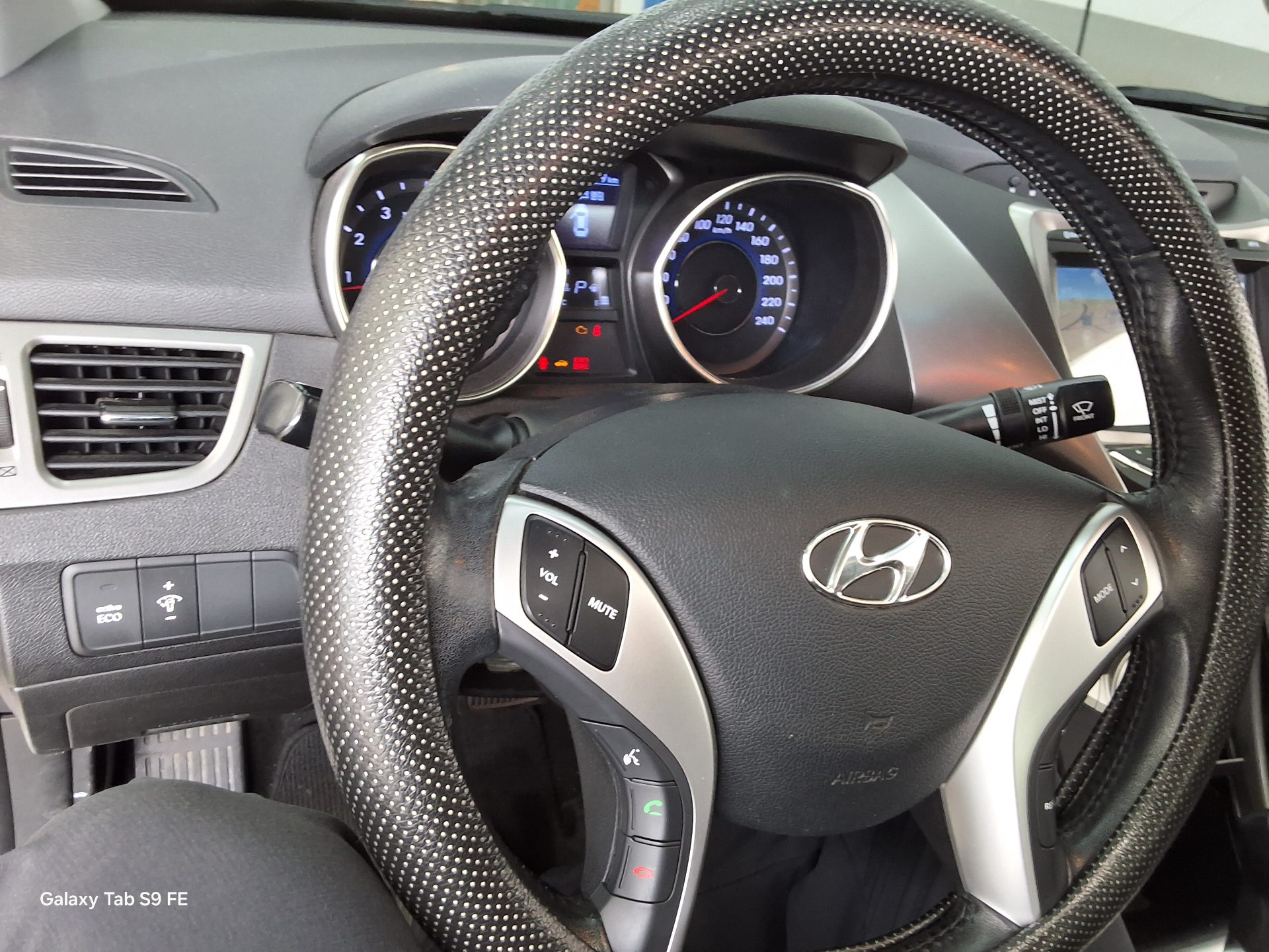 2012 - hyundai avante