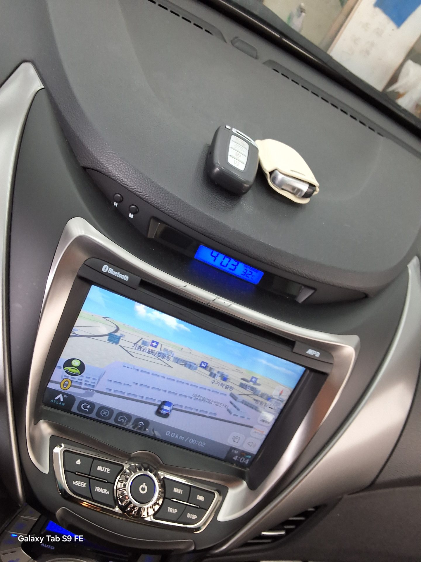 2012 - hyundai avante