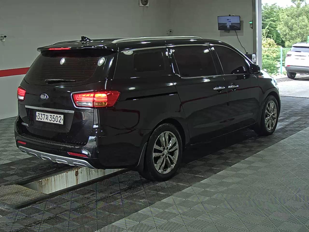2018 - kia carnival