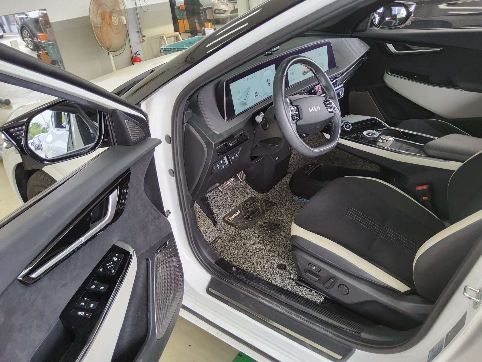 2023 - kia ev6